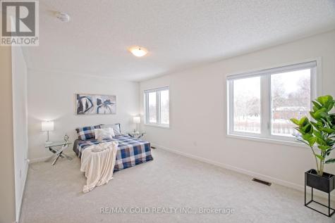 35 Radium Common Cambridge ON N1R 5S2