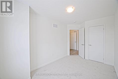 35 Radium Common Cambridge ON N1R 5S2