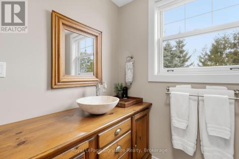 133 Old Lakeshore Road Blue Mountains ON N0H 1J0