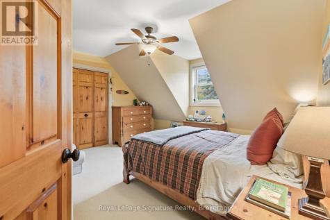 133 Old Lakeshore Road Blue Mountains ON N0H 1J0