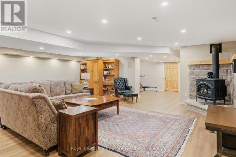 133 Old Lakeshore Road Blue Mountains ON N0H 1J0