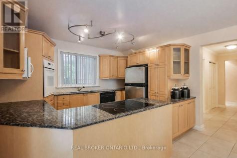 48 Silvergrove Road Toronto (st. Andrew-windfields) ON M2L 2N6