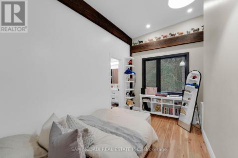 2084 Grand Boulevard Burlington ON L7P 0N1