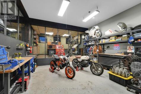 2084 Grand Boulevard Burlington ON L7P 0N1