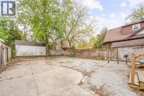 384 Detroit Windsor ON N9C 2P5
