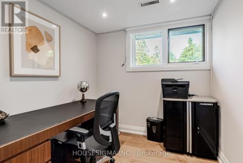 14639 Leslie Street Aurora ON L4G 7C6