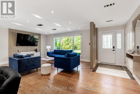14639 Leslie Street Aurora ON L4G 7C6