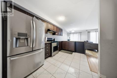 126 Munro Circle Brantford ON N3T 0R4