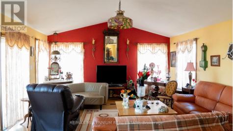 1113 Ridge Road Hamilton ON L8J 2X5