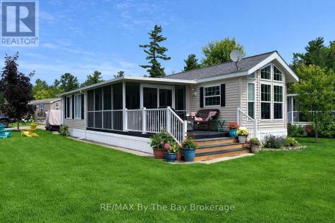 15 Kenora Trail Wasaga Beach ON L9Z 1X7