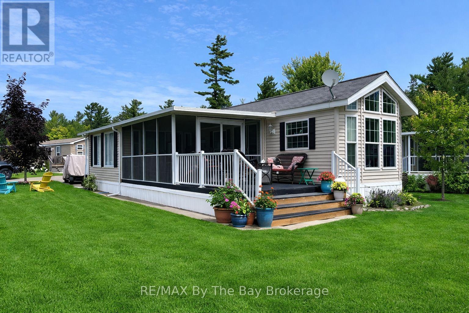 15 Kenora Trail Wasaga Beach ON L9Z 1X7