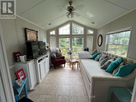 15 Kenora Trail Wasaga Beach ON L9Z 1X7