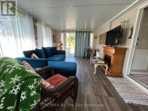 15 Kenora Trail Wasaga Beach ON L9Z 1X7