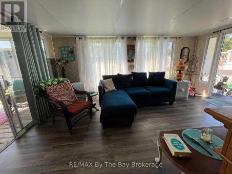 15 Kenora Trail Wasaga Beach ON L9Z 1X7