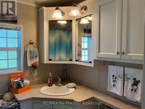 15 Kenora Trail Wasaga Beach ON L9Z 1X7