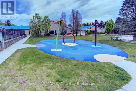 15 Kenora Trail Wasaga Beach ON L9Z 1X7