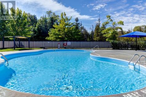 15 Kenora Trail Wasaga Beach ON L9Z 1X7
