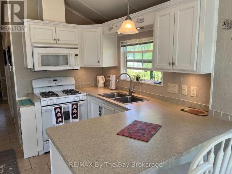 15 Kenora Trail Wasaga Beach ON L9Z 1X7