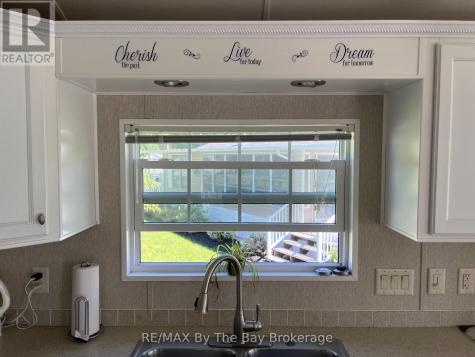 15 Kenora Trail Wasaga Beach ON L9Z 1X7