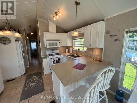 15 Kenora Trail Wasaga Beach ON L9Z 1X7
