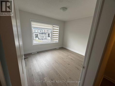 24 Tamworth Terrace Barrie ON L9J 0L5