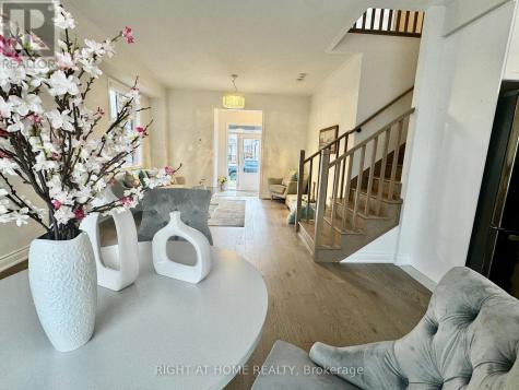 24 Tamworth Terrace Barrie ON L9J 0L5