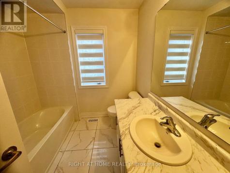 24 Tamworth Terrace Barrie ON L9J 0L5