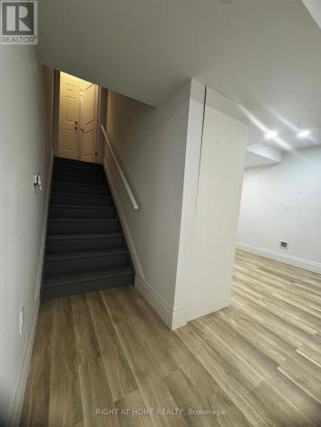 24 Tamworth Terrace Barrie ON L9J 0L5