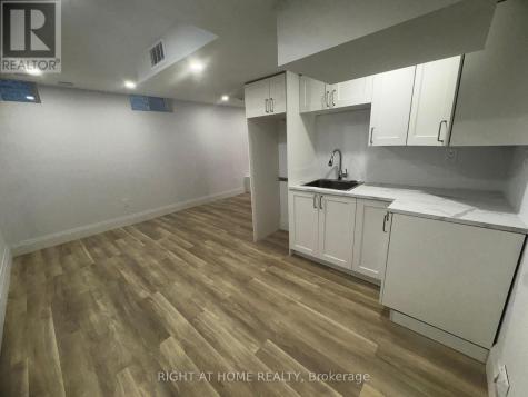 24 Tamworth Terrace Barrie ON L9J 0L5