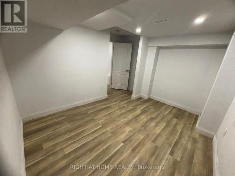 24 Tamworth Terrace Barrie ON L9J 0L5