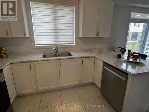 24 Tamworth Terrace Barrie ON L9J 0L5