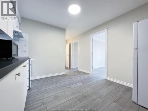 2136 Wyandotte Street West Windsor ON N9B 1J9
