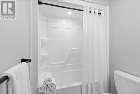 18 Maple Golf Crescent Northern Bruce Peninsula ON N0H 2R0