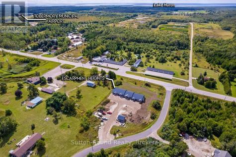 18 Maple Golf Crescent Northern Bruce Peninsula ON N0H 2R0