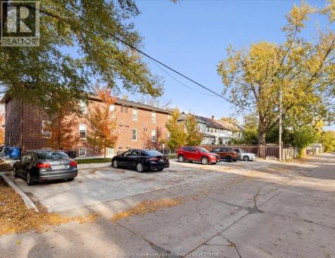 717 Street Antoine Windsor ON N9C 3H5