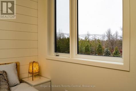 12 Beausoleil Lane Blue Mountains ON L9Y 2X5