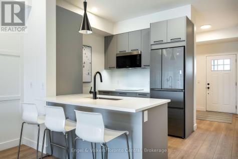 12 Beausoleil Lane Blue Mountains ON L9Y 2X5