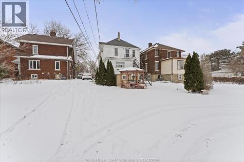 3060 Sandwich Windsor ON N9C 1A4