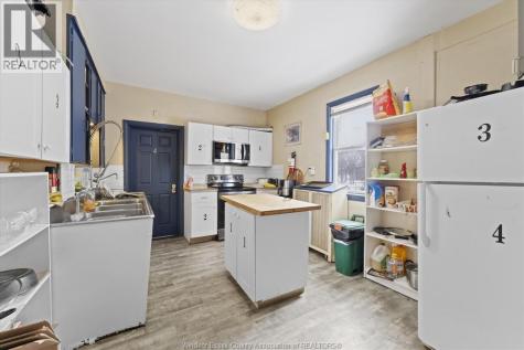 3060 Sandwich Windsor ON N9C 1A4