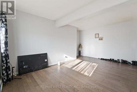283 Fairway Road North Kitchener ON N2A 2P1