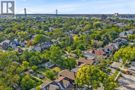 527 Mcewan Windsor ON N9B 2E7