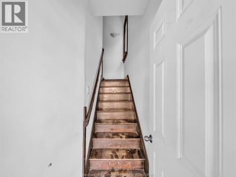527 Mcewan Windsor ON N9B 2E7