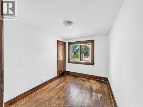 527 Mcewan Windsor ON N9B 2E7