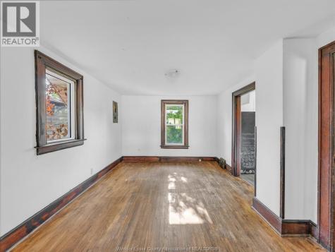 527 Mcewan Windsor ON N9B 2E7