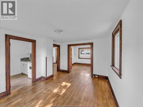 527 Mcewan Windsor ON N9B 2E7