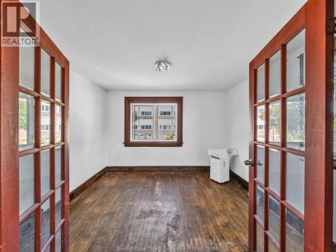 527 Mcewan Windsor ON N9B 2E7