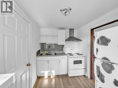 527 Mcewan Windsor ON N9B 2E7