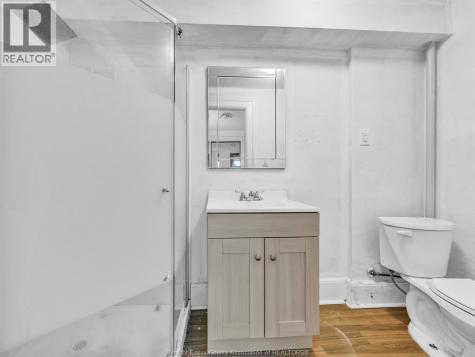 527 Mcewan Windsor ON N9B 2E7