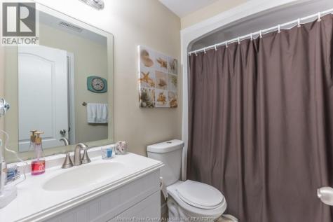 528 Chippawa Windsor ON N9C 2W3