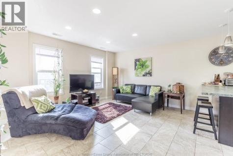 528 Chippawa Windsor ON N9C 2W3
